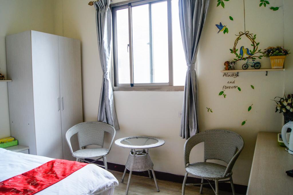 Ding Ding Homestay Цзіньху Номер фото