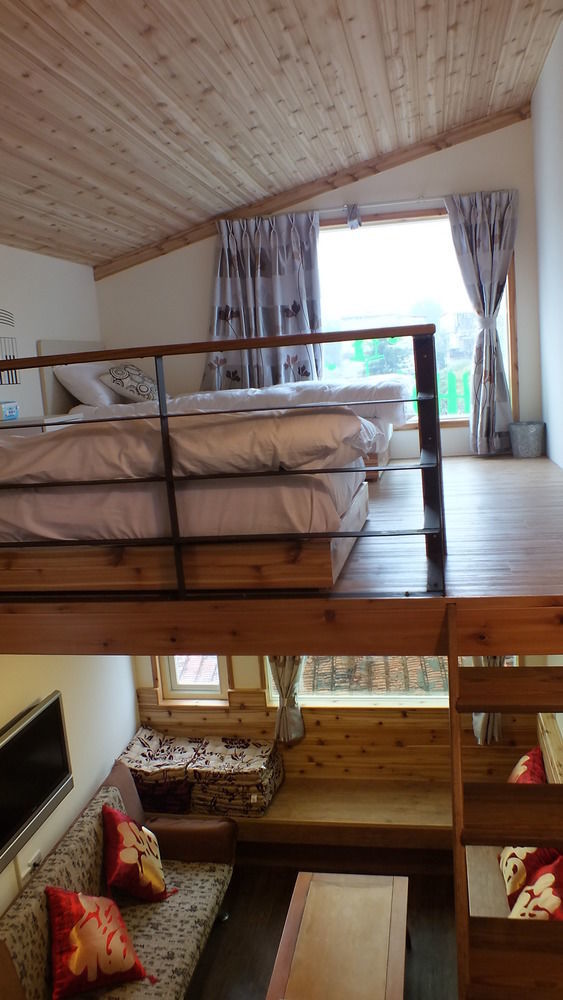 Ding Ding Homestay Цзіньху Екстер'єр фото