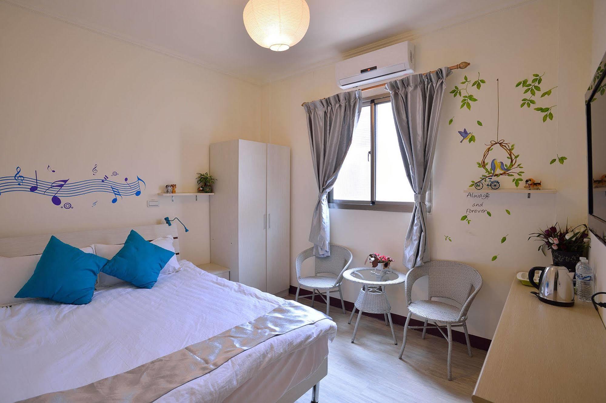Ding Ding Homestay Цзіньху Екстер'єр фото